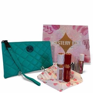 🌺 FUN BUNDLE: LIP ESSENTIALS, MAKEUP POUCH AND BADGLEY MISCHKA WRISTLET! 🌺